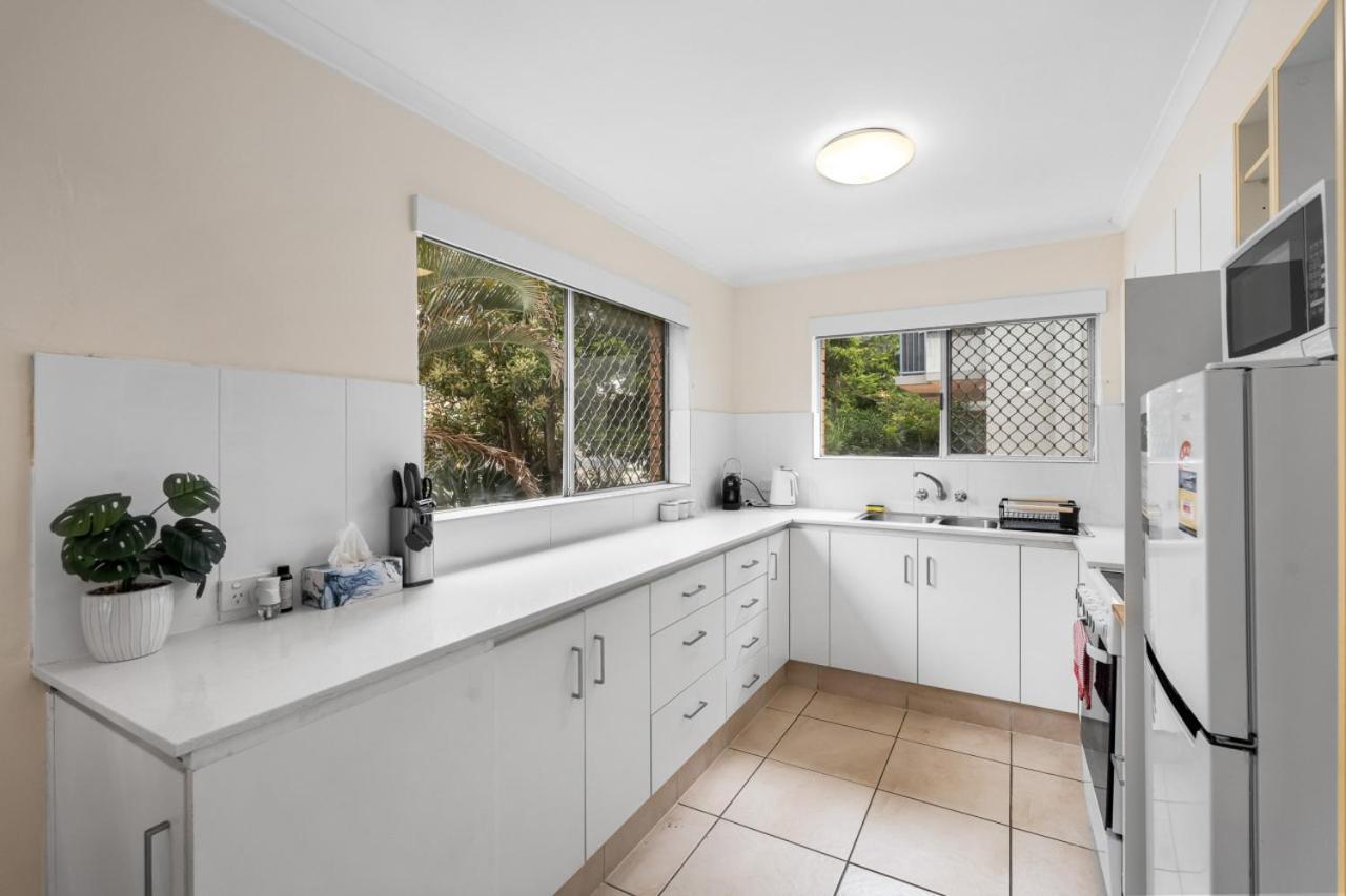 The Tropical - Pet Friendly 2br Escape Near & Tram With Parking * Gold Coast