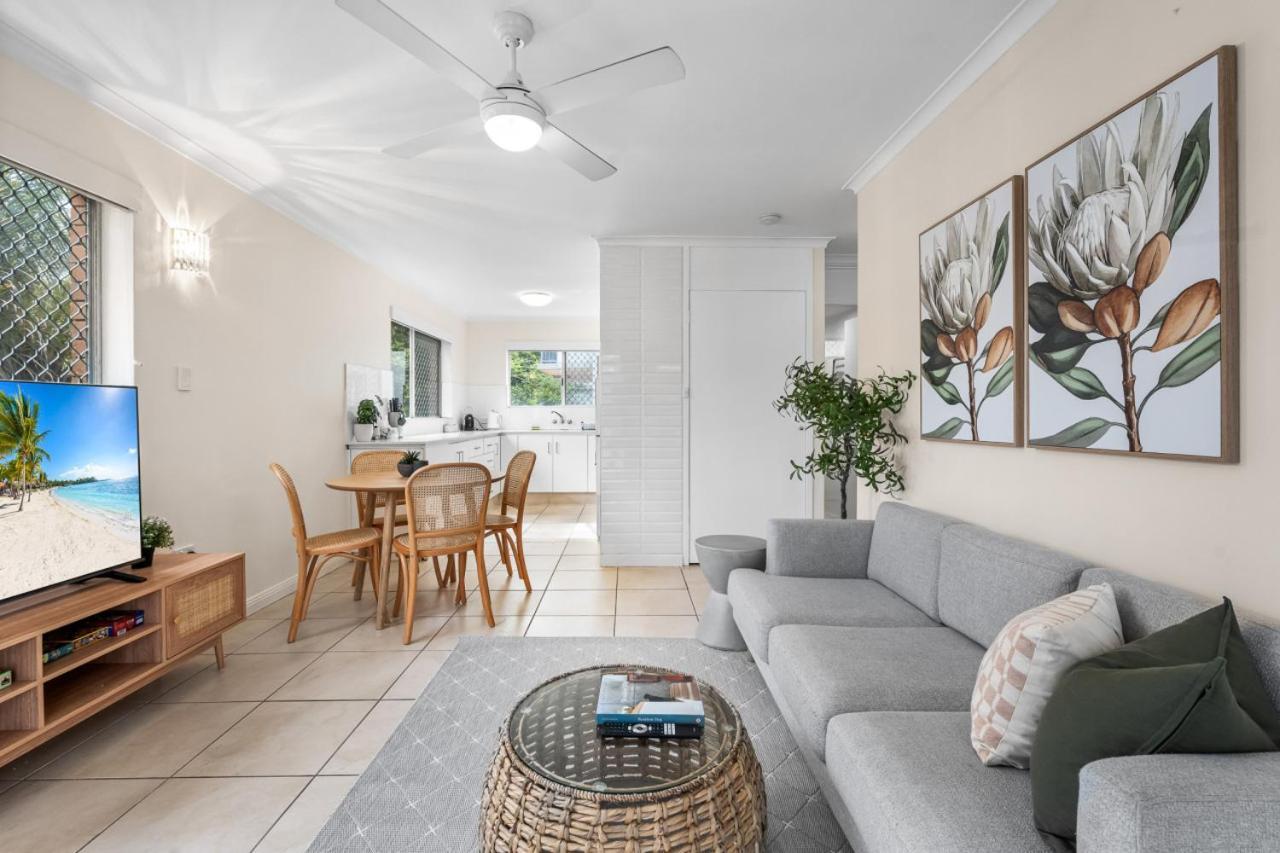 The Tropical - Pet Friendly 2br Escape Near & Tram With Parking