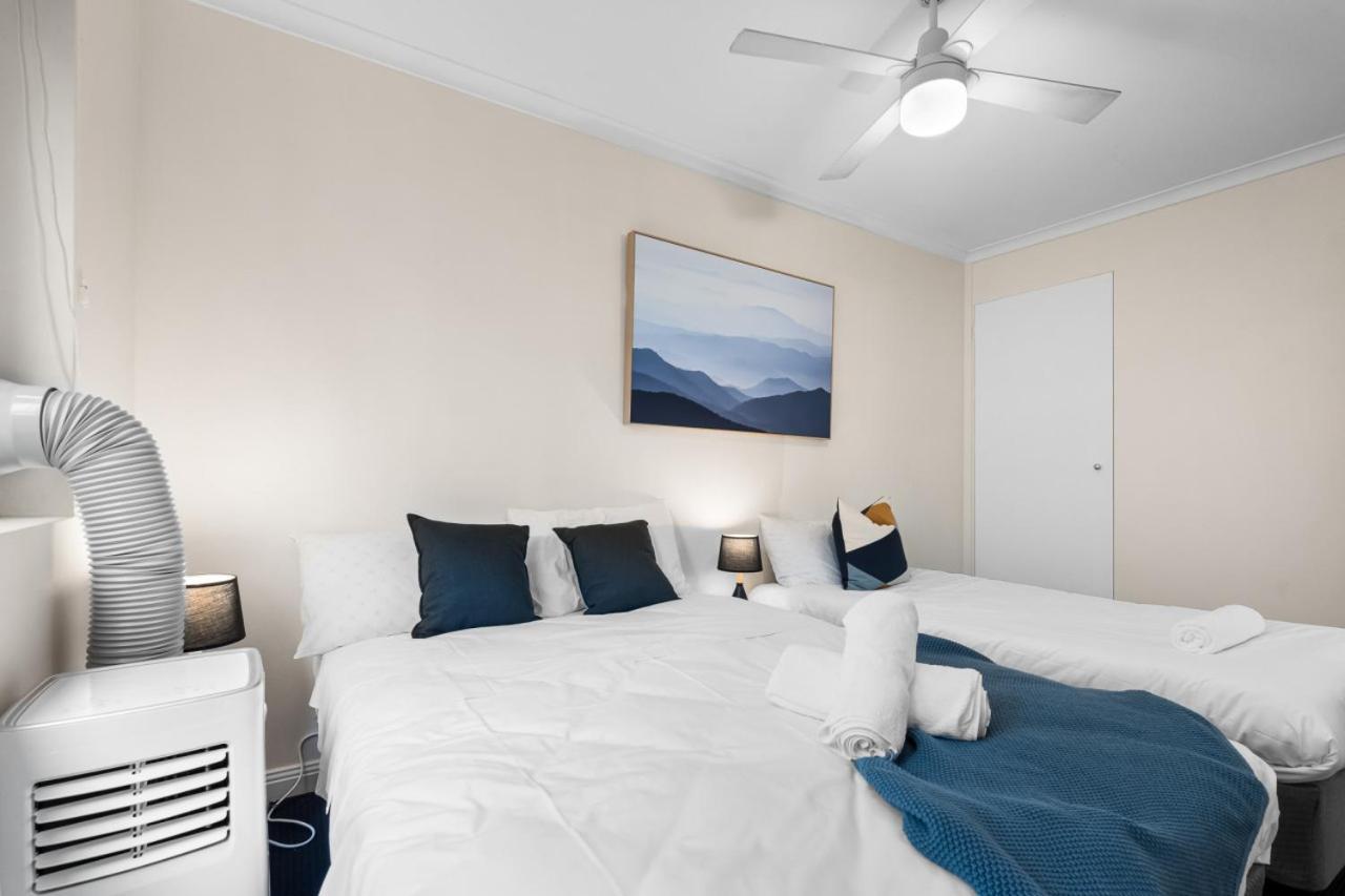 The Tropical - Pet Friendly 2br Escape Near & Tram With Parking Apartment
