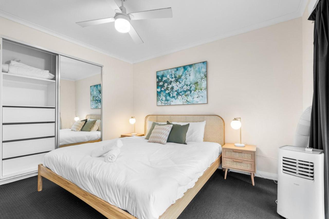 The Tropical - Pet Friendly 2br Escape Near & Tram With Parking * Gold Coast