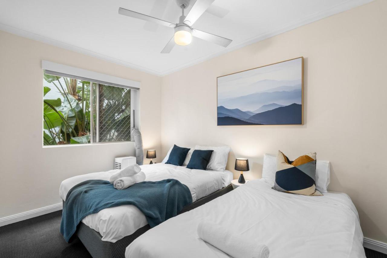 The Tropical - Pet Friendly 2br Escape Near & Tram With Parking Apartment *