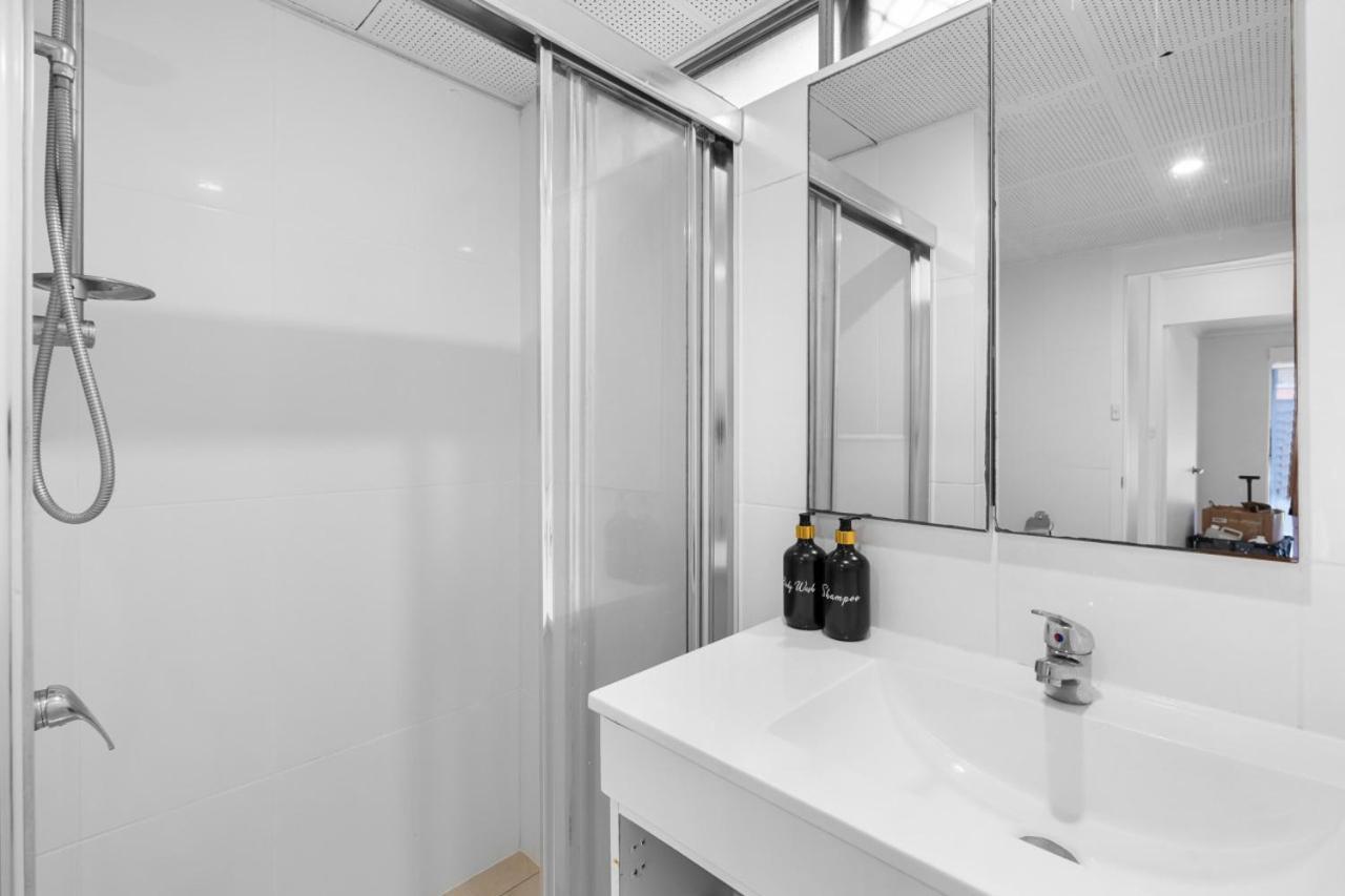 Apartment The Tropical - Pet Friendly 2br Escape Near & Tram With Parking Gold Coast