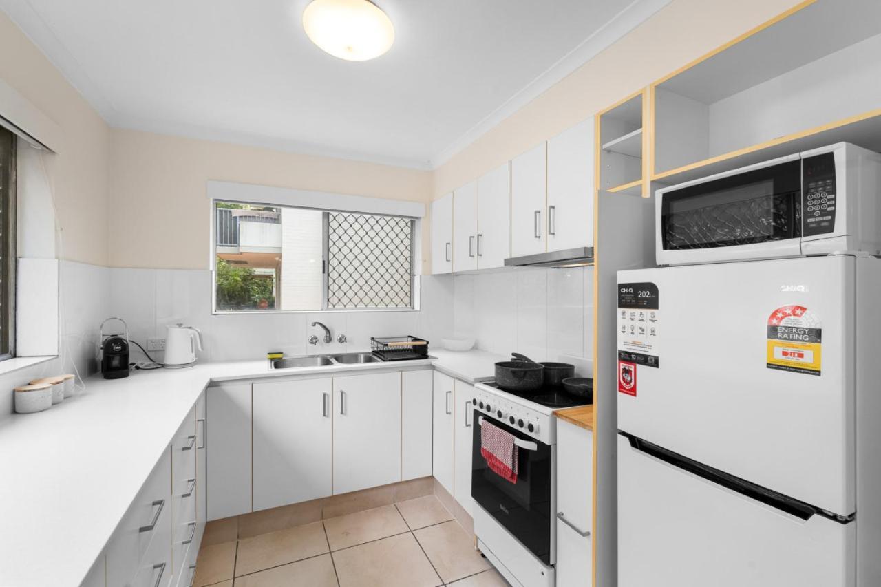 The Tropical - Pet Friendly 2br Escape Near & Tram With Parking * Gold Coast